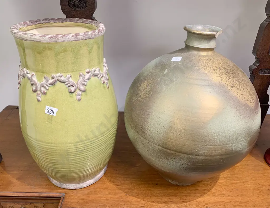 Large Modern Ceramic Vase and NZ Pot (AF) Image 1++