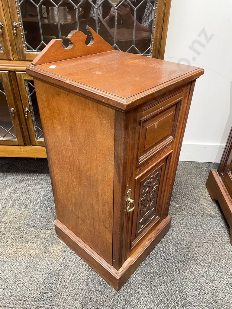 Victorian Walnut Pot Cupboard Image 1++