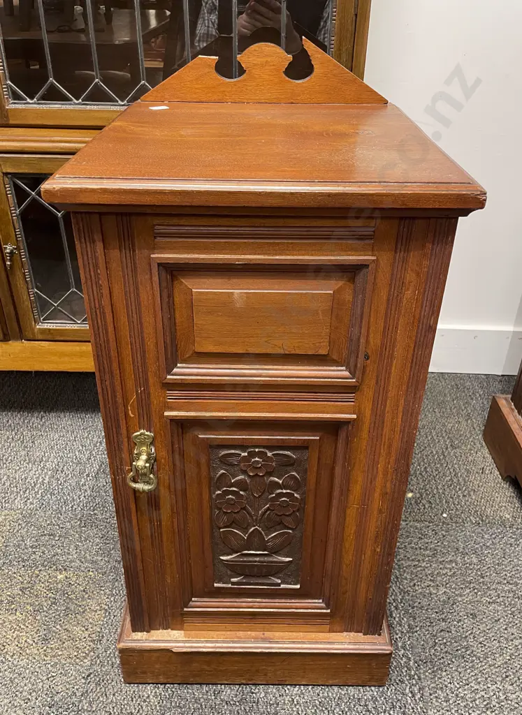 Victorian Walnut Pot Cupboard Image 1++