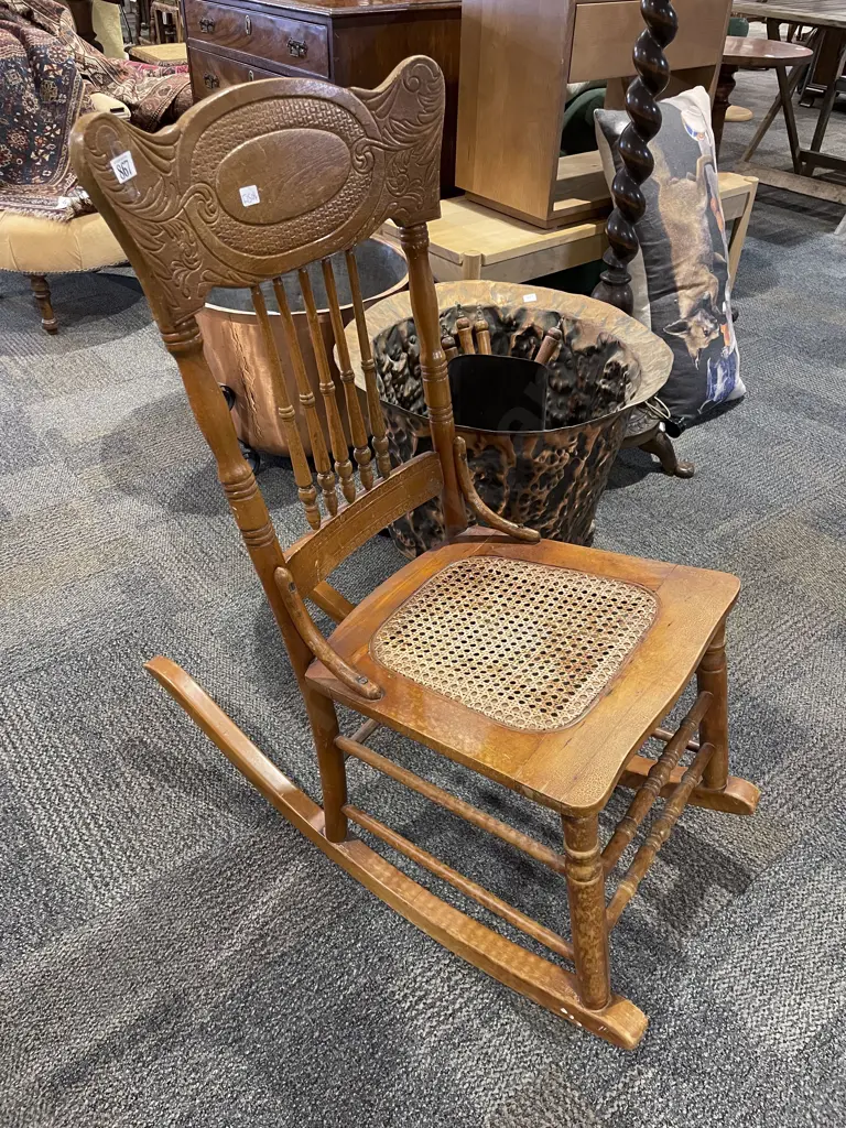 American Spindle Back Rocking Chair Image 1++